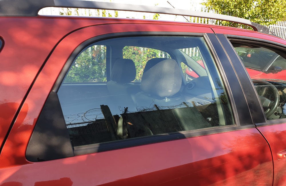 Suzuki SX4 GLX Door window glass driver side rear